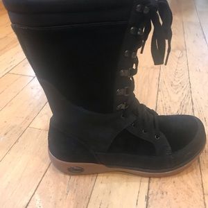 Women’s Waterproof Chaco Lodge Boots Size 9-M